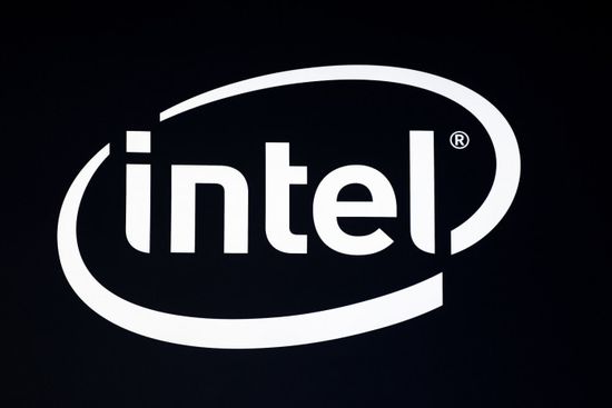 "إنتل" تخطط لرفع قيمة طرح أسهمها إلى 20 مليار دولار