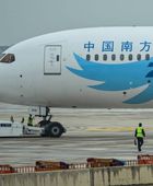 طائرة بيونغ 787 تعود إلى المطار بعد إقلاعها بسبب مشكلة فنية