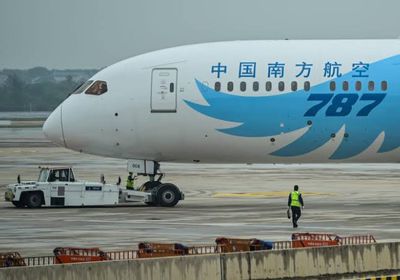 طائرة بيونغ 787 تعود إلى المطار بعد إقلاعها بسبب مشكلة فنية