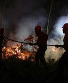 مصرع شخصين وإجلاء المئات جراء حرائق غابات في سالاميس اليونانية