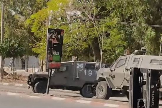قوات الاحتلال تقتحم محيط منزل عائلة فلسطينية