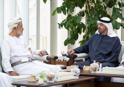 رئيس الإمارات وسلطان عمان يبحثان التطورات الإقليمية