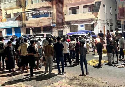 لليوم الثاني.. شباب كريتر يتظاهرون تنديدًا لتدهور الوضع المعيشي 