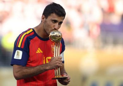 رودري ينهي مسيرته الحافلة مع مانشستر سيتي وينتقل إلى برشلونة