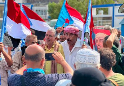 حرب الخدمات في الجنوب.. سياسة التركيع التي تهشّمت أمام الإرادة الشعبية