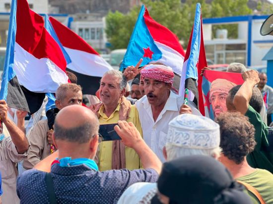 حرب الخدمات في الجنوب.. سياسة التركيع التي تهشّمت أمام الإرادة الشعبية