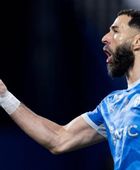 بنزيما يحسم مستقبله مع الهلال السعودي