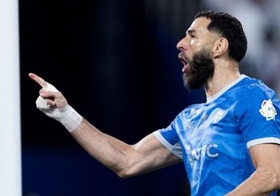 بنزيما يحسم مستقبله مع الهلال السعودي