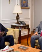 وزير الخارجية المصري يبحث مع نظيره السوداني تعزيز التعاون بين البلدين