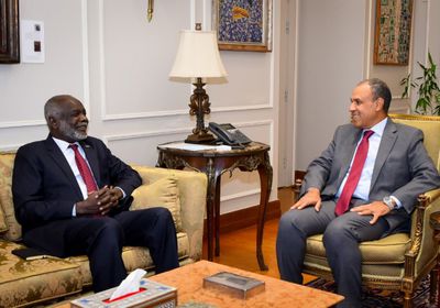 وزير الخارجية المصري يبحث مع نظيره السوداني تعزيز التعاون بين البلدين