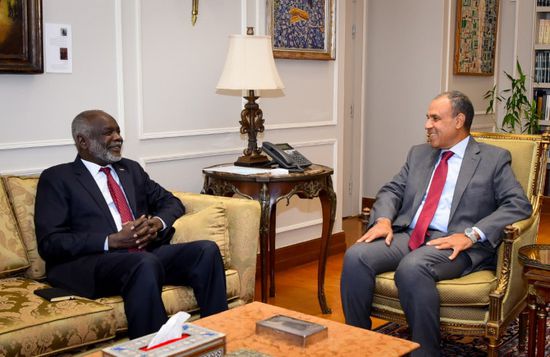 وزير الخارجية المصري يبحث مع نظيره السوداني تعزيز التعاون بين البلدين