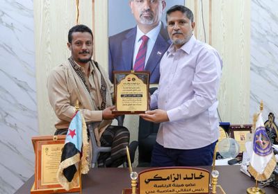 انتقالي عدن يمنح أبو ردفان القطيبي درع الوفاء والثبات