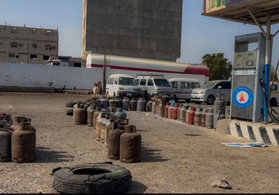 أزمة الغاز تشل حركة النقل وتضاعف معاناة السكان في عدن