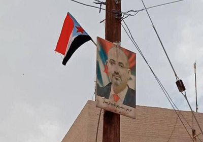 شباب الغضب يبدأ رفع أعلام الجنوب بحي الشيشان ضمن حملة "هويتي جنوبية"