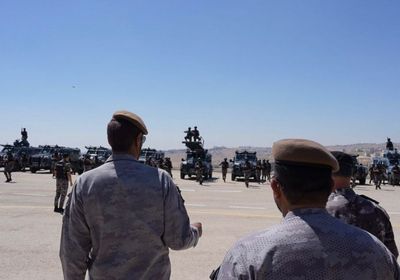 قائد الحرس الوطني الإماراتي يزور قوات الدرك والدفاع المدني بالأردن