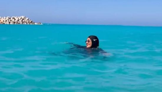 حلا شيحة تخطف الأنظار بالبوركيني ورسالة عن السكينة