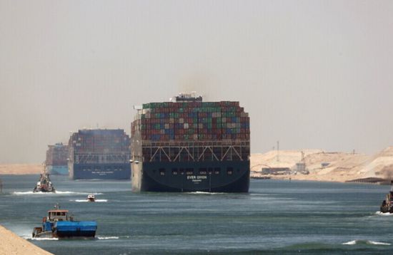 قناة السويس تسجل تعاف تدريجي في عبور سفن الحاويات