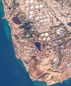 إيران تعلق على استهداف جزير لارك