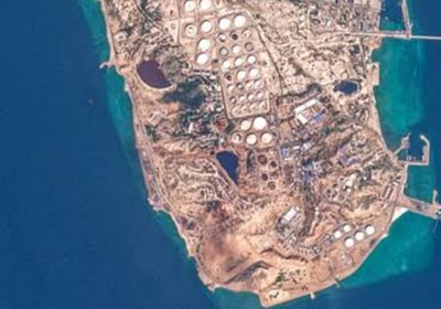 إيران تعلق على استهداف جزير لارك