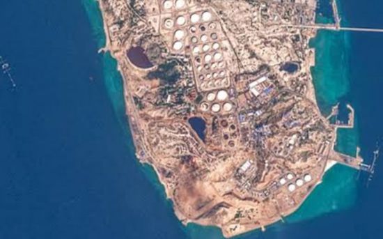 إيران تعلق على استهداف جزير لارك