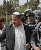 بن غفير ومستوطنون يقتحمون المسجد الأقصى