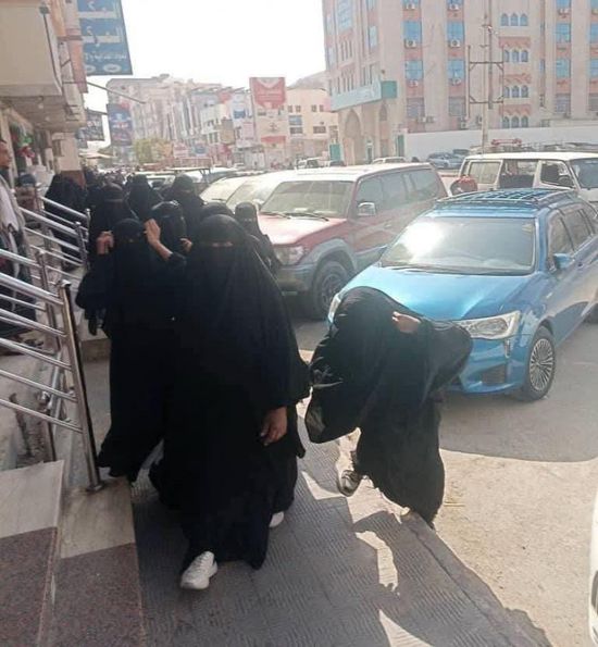 قوات سلطات الوصاية السعودية تقتحم تجمعا نسويا بـ "المكلا"