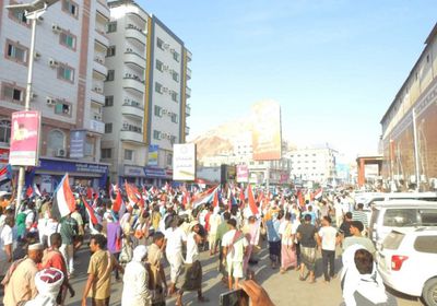 حشود حضرموت تتحدى إطلاق النار وتواصل الزحف نحو مليونية المكلا