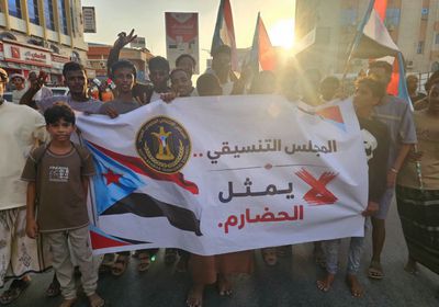 حشود حضرموت تكسر حصار المكلا لإحياء ذكرى الجيش الجنوبي