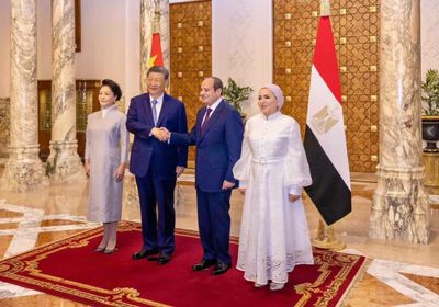 السيسي وقرينته يودعان رئيس الصين وقرينته في مطار القاهرة الدولي