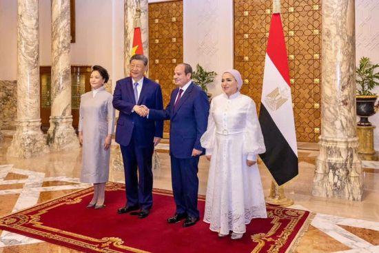السيسي وقرينته يودعان رئيس الصين وقرينته في مطار القاهرة الدولي