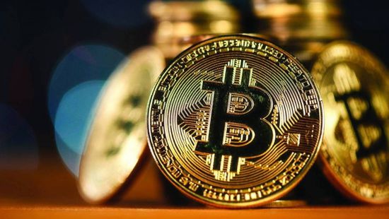 تباين أداء العملات المشفرة وسط توقعات رفع الفائدة