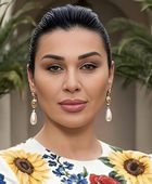 نادين الراسي تحبس دموعها وهي تغني لشقيقها جورج