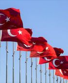 سباق مع الزمن لإنقاذ 10 مفقودين بعد غرق سفينة تركية