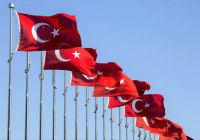 سباق مع الزمن لإنقاذ 10 مفقودين بعد غرق سفينة تركية