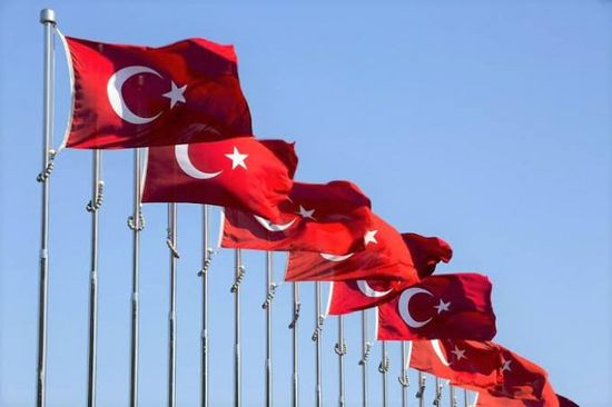 سباق مع الزمن لإنقاذ 10 مفقودين بعد غرق سفينة تركية