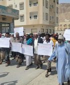 وقفة أمام مجمع الدوائر الحكومية بسيئون للمطالبة بالإفراج عن دويل ومرجان