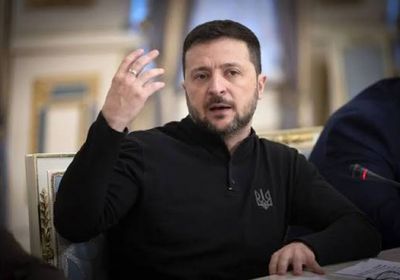 زيلينسكي يتوعد بإقالات بعد مواجهة مسلحة بين جهازي أمن أوكرانيين