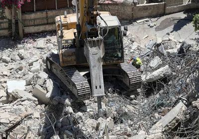 سلطات الاحتلال تجبر مواطنًا على هدم منزله