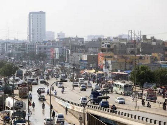 باكستان تجمع 3 مليارات دولار لتعزيز استقرارها المالي