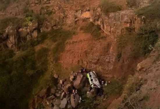 مصرع 25 شخصًا وإصابة 8 آخرين إثر حادث حافلة بالرأس الأخضر