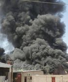 اندلاع حريق في مستودع تجاري بتريم وسط غياب لسيارات الإطفاء