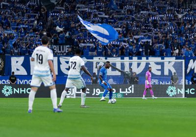 الهلال السعودي يسقط أمام نيوم بدوري روشن