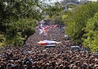 فون دير لاين تنتقد الحشود في جنازة ملاديتش المدان بجرائم حرب