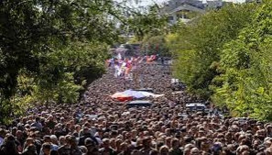 فون دير لاين تنتقد الحشود في جنازة ملاديتش المدان بجرائم حرب