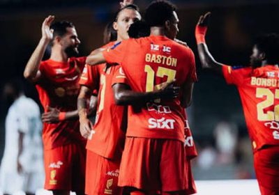 القادسية يفلت بانتصار صعب 3-2 على حساب الأهلي بطل آسيا