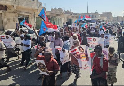 انطلاق وقفة احتجاجية حاشدة في حديبو رفضا لتردي الخدمات