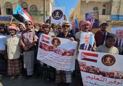 رهانٌ على سراب.. لماذا تسقط سياسات التجويع والإنهاك أمام صلابة الشارع الجنوبي؟