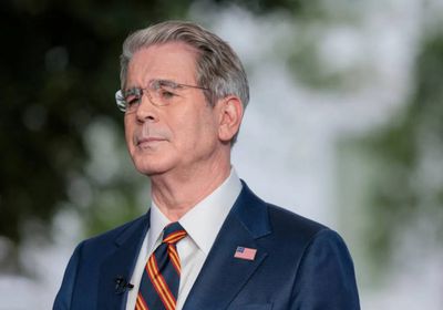 وزير الخزانة الأمريكي يتحدى الأسواق في دعم الين