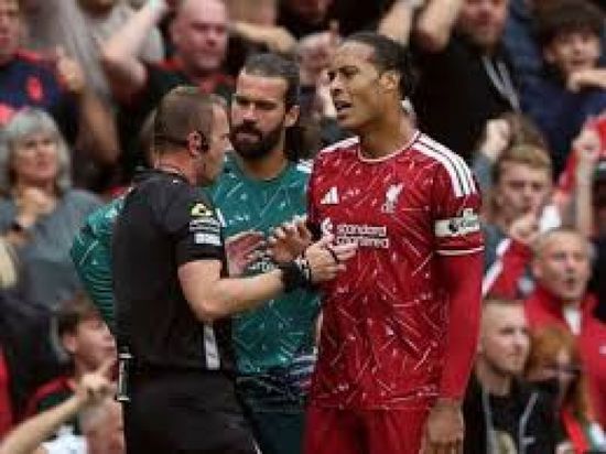 تغريم أليسون حارس ليفربول بعد ركله لوحة التبديلات عقب التعادل مع فورست