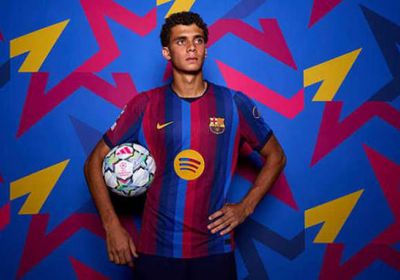 تفاصيل تمديد برشلونة عقد المهاجم المصري عبد الكريم حتى 2030